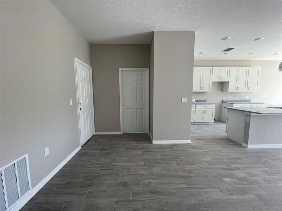 For Rent: $1,850 (4 beds, 2 baths, 1750 Square Feet)
