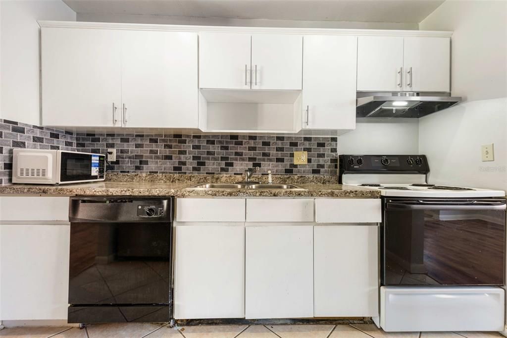 For Sale: $155,000 (3 beds, 2 baths, 1405 Square Feet)
