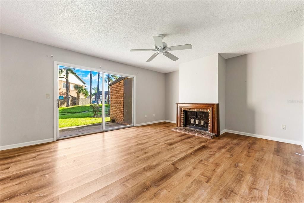 For Sale: $155,000 (3 beds, 2 baths, 1405 Square Feet)