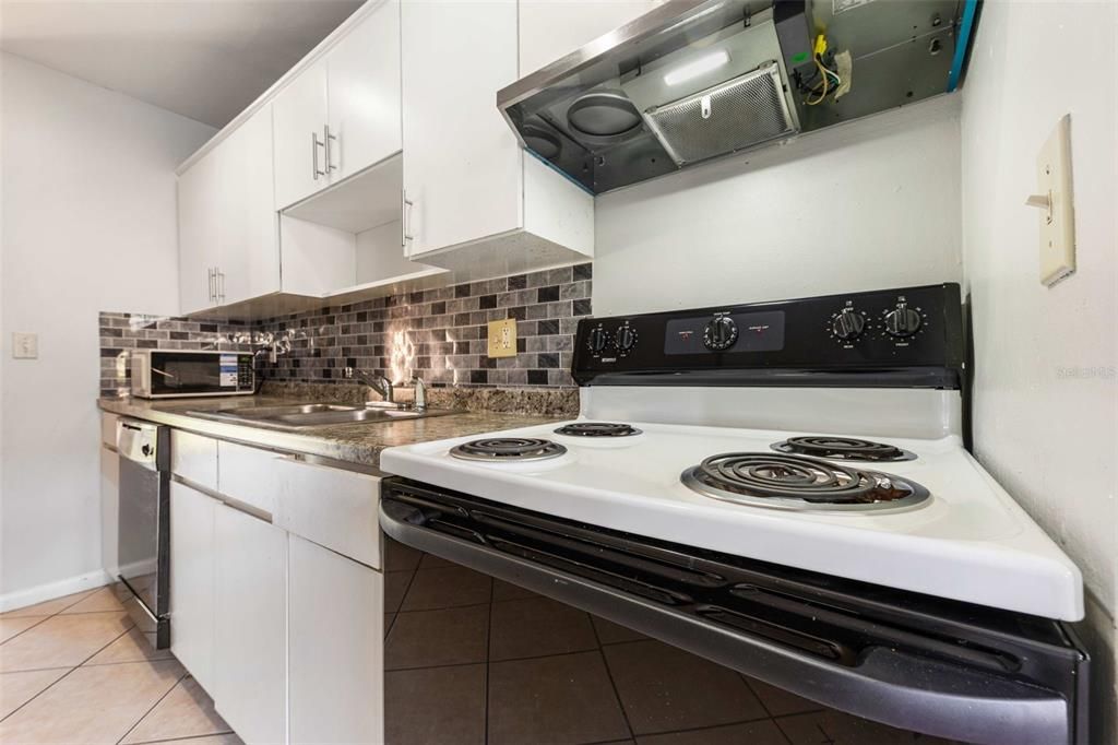 For Sale: $155,000 (3 beds, 2 baths, 1405 Square Feet)