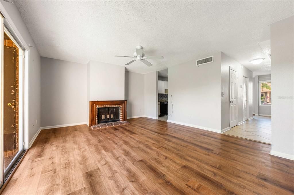 For Sale: $155,000 (3 beds, 2 baths, 1405 Square Feet)