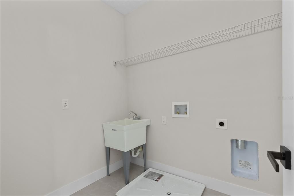 На продажу: $425,000 (4 спален, 2 ванн, 2112 Квадратных фут)