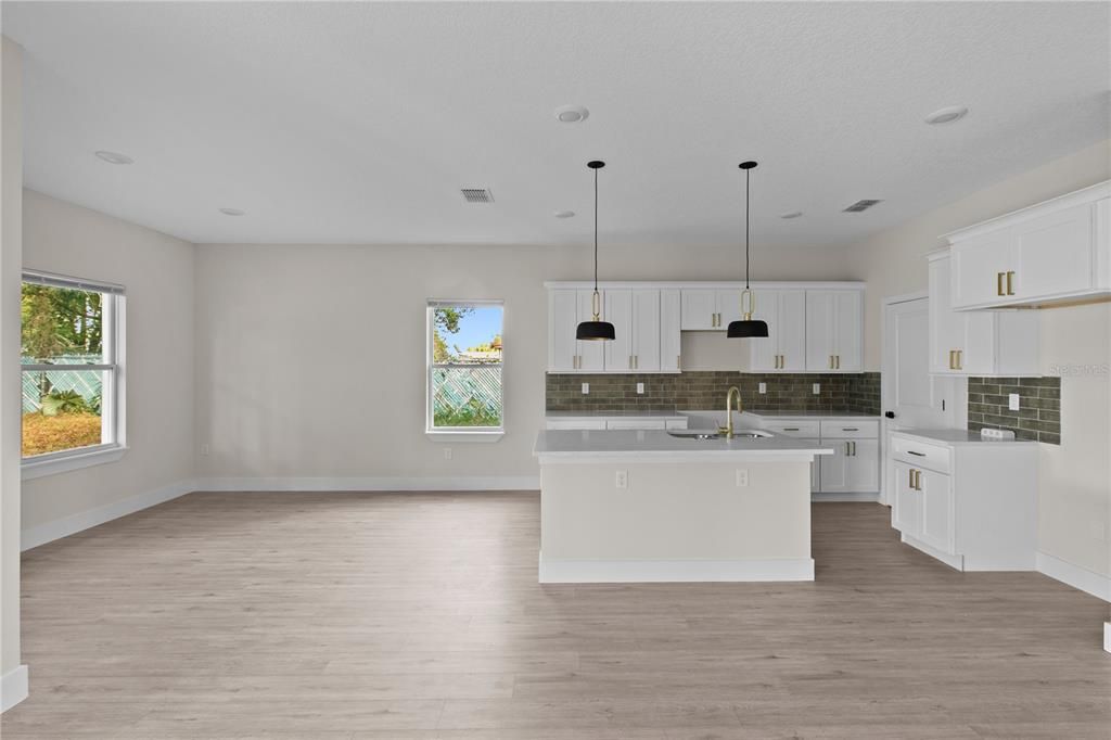 На продажу: $425,000 (4 спален, 2 ванн, 2112 Квадратных фут)