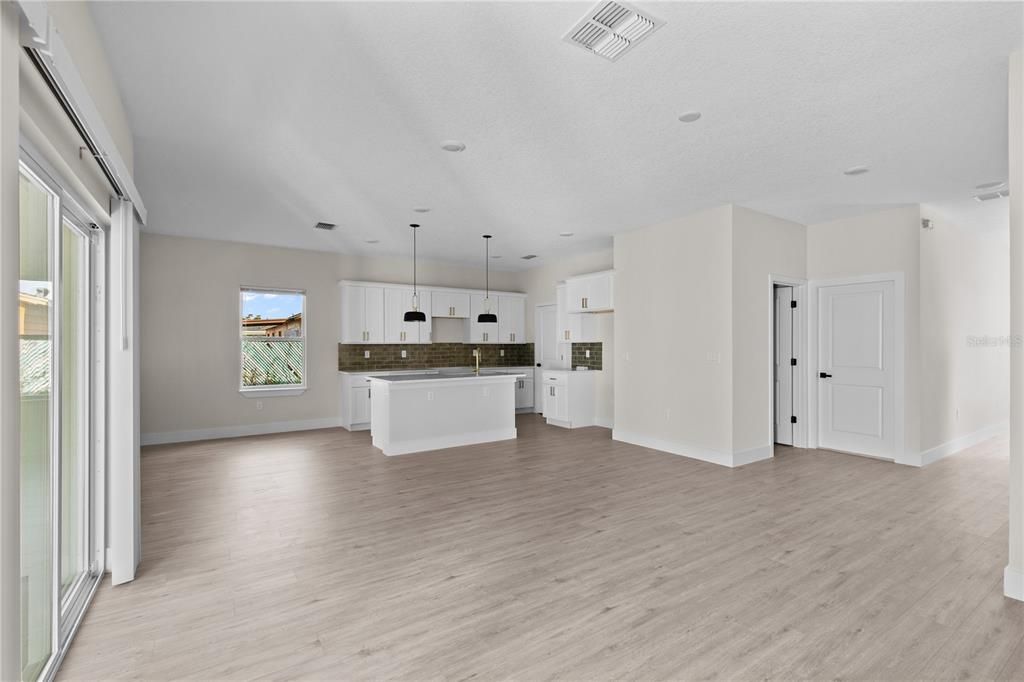 На продажу: $425,000 (4 спален, 2 ванн, 2112 Квадратных фут)