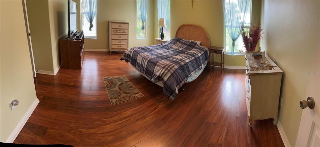 For Sale: $550,000 (3 beds, 2 baths, 2260 Square Feet)