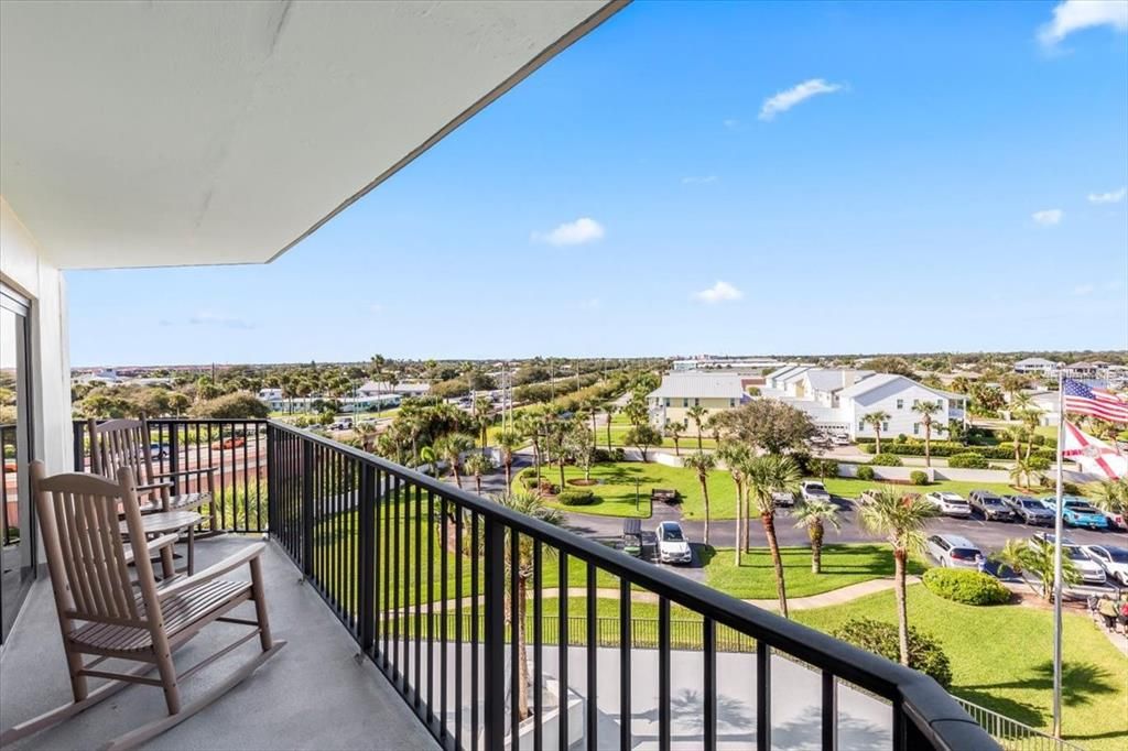 For Sale: $785,000 (2 beds, 2 baths, 1259 Square Feet)