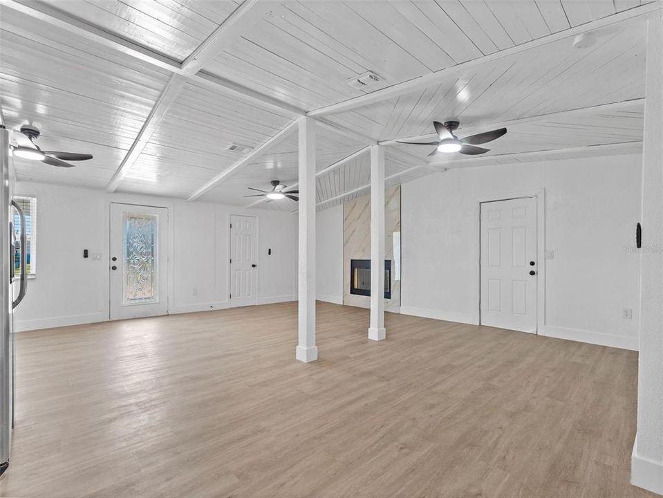 For Rent: $1,999 (3 beds, 2 baths, 1443 Square Feet)