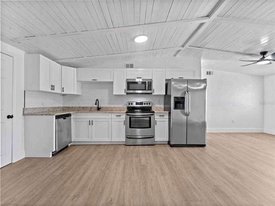 For Rent: $1,999 (3 beds, 2 baths, 1443 Square Feet)