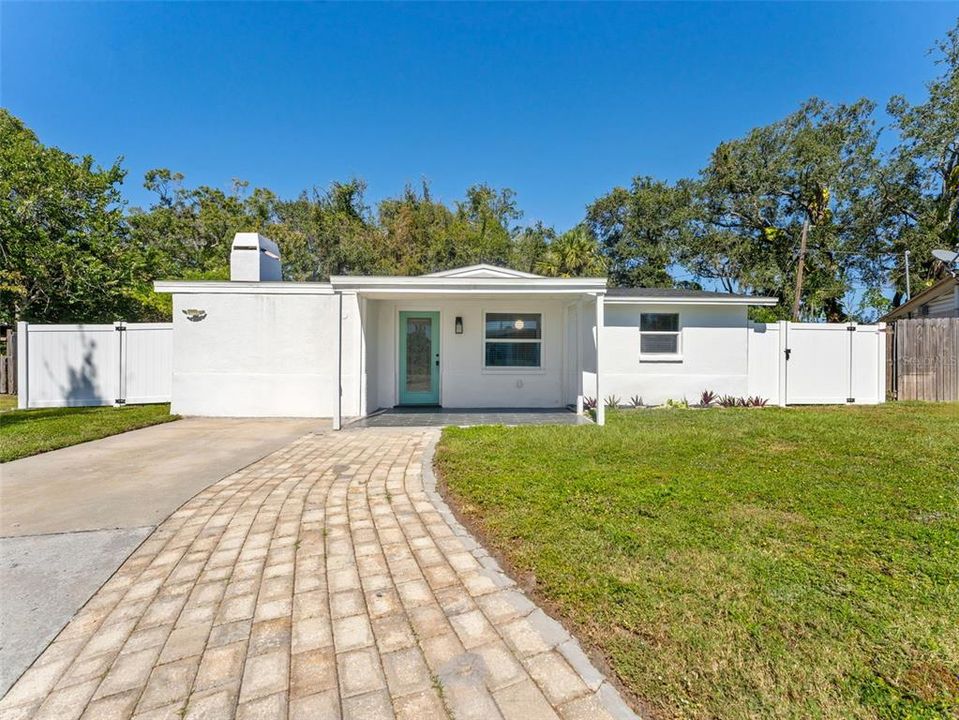 For Rent: $1,999 (3 beds, 2 baths, 1443 Square Feet)