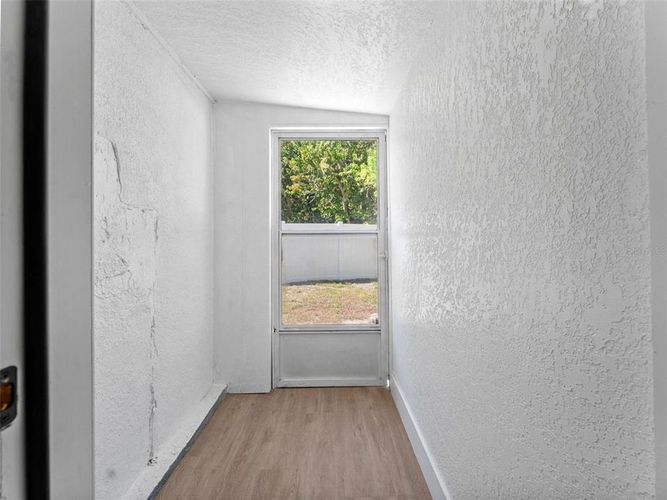 For Rent: $1,999 (3 beds, 2 baths, 1443 Square Feet)