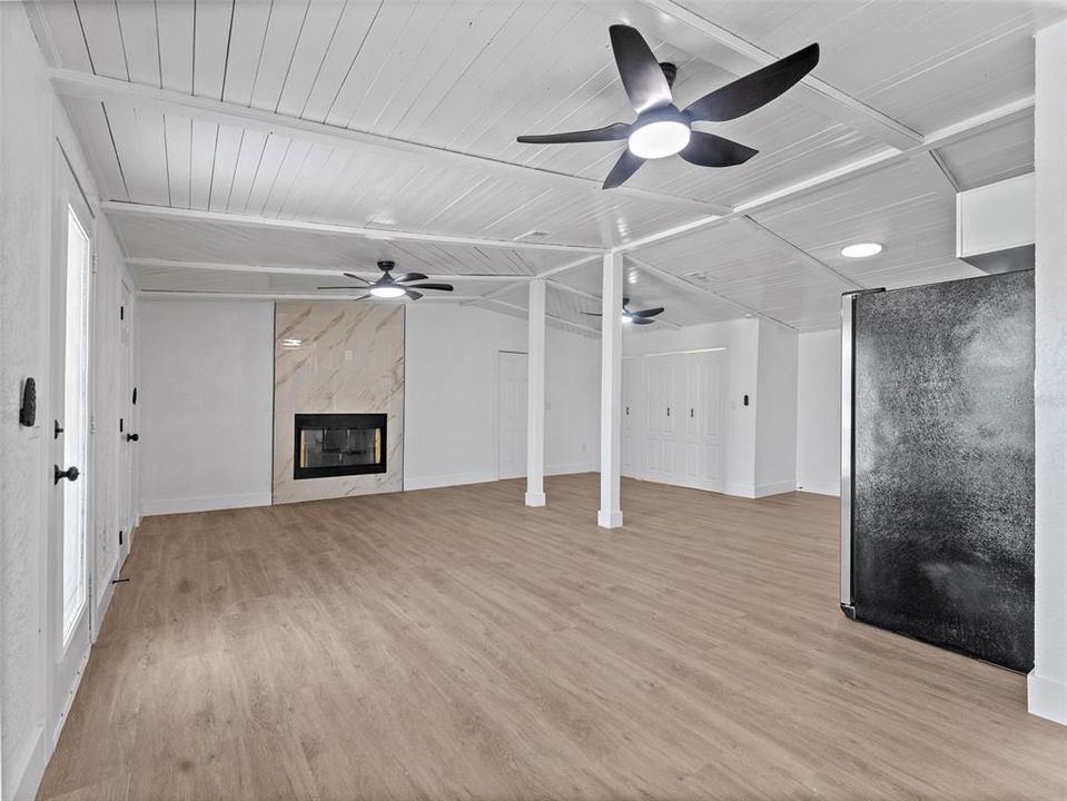 For Rent: $1,999 (3 beds, 2 baths, 1443 Square Feet)