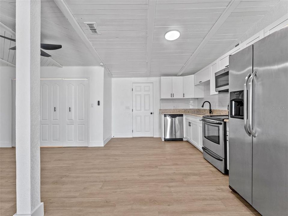 For Rent: $1,999 (3 beds, 2 baths, 1443 Square Feet)