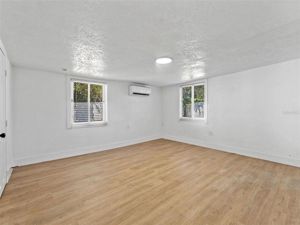 For Rent: $1,999 (3 beds, 2 baths, 1443 Square Feet)