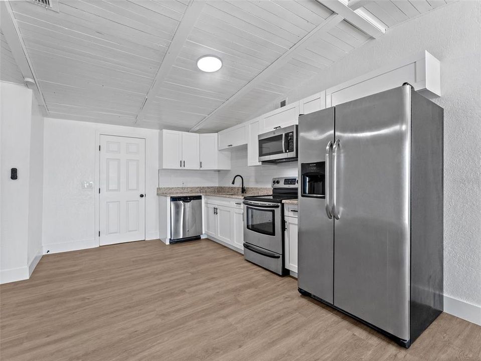 For Rent: $1,999 (3 beds, 2 baths, 1443 Square Feet)