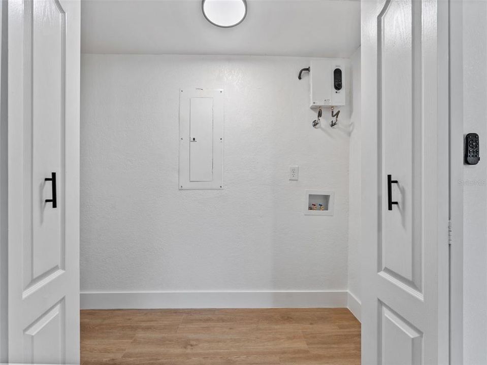 For Rent: $1,999 (3 beds, 2 baths, 1443 Square Feet)