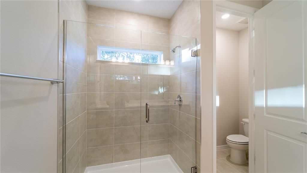 出租: $4,100 (5 贝兹, 3 浴室, 2563 平方英尺)