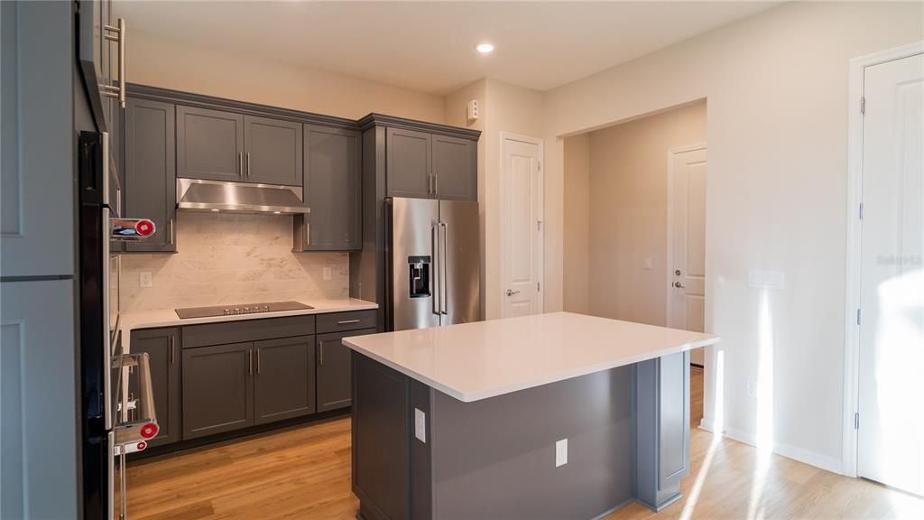 出租: $4,100 (5 贝兹, 3 浴室, 2563 平方英尺)