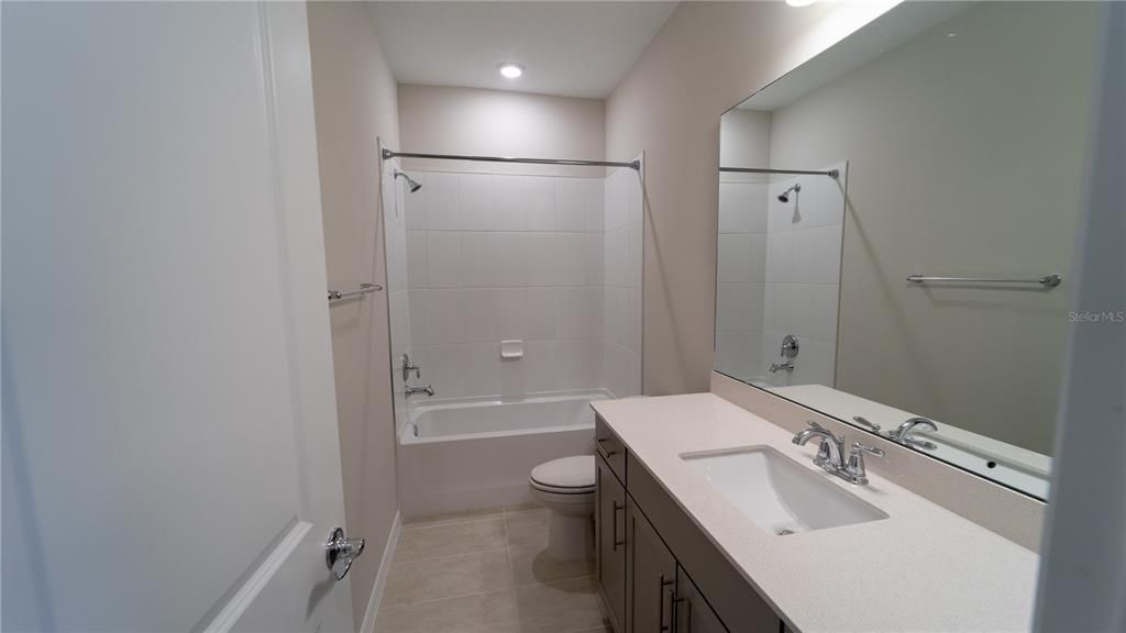 出租: $4,100 (5 贝兹, 3 浴室, 2563 平方英尺)