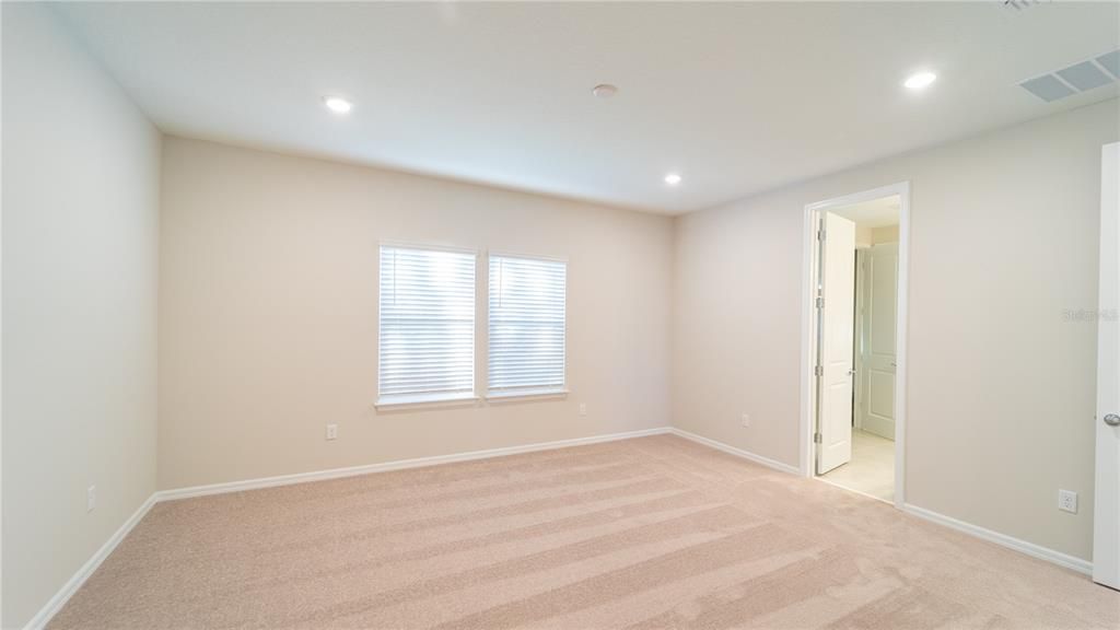 出租: $4,100 (5 贝兹, 3 浴室, 2563 平方英尺)