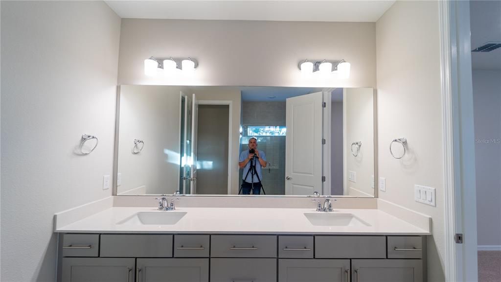 出租: $4,100 (5 贝兹, 3 浴室, 2563 平方英尺)