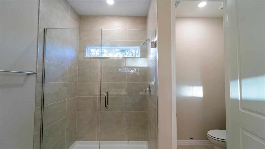 出租: $4,100 (5 贝兹, 3 浴室, 2563 平方英尺)