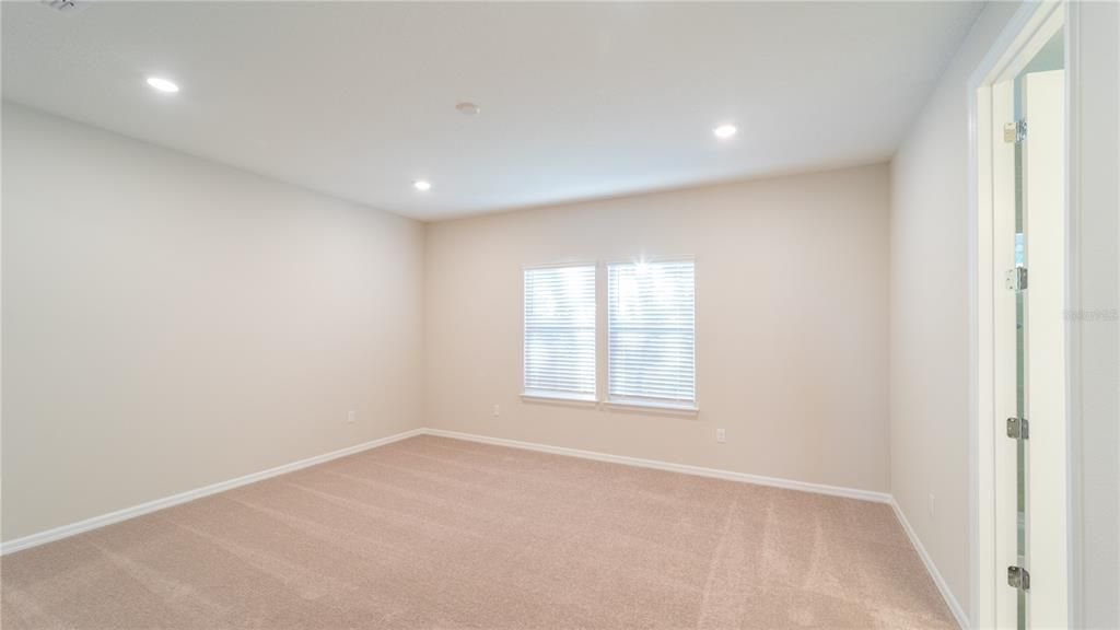 出租: $4,100 (5 贝兹, 3 浴室, 2563 平方英尺)