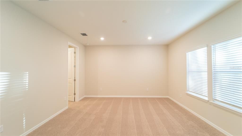 出租: $4,100 (5 贝兹, 3 浴室, 2563 平方英尺)