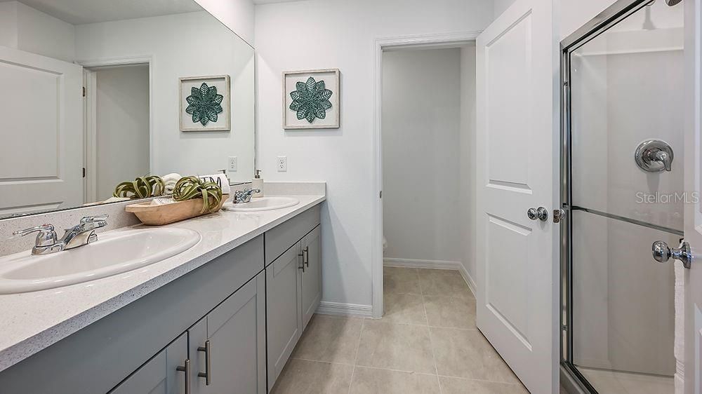 Activo con contrato: $416,000 (4 camas, 3 baños, 2303 Pies cuadrados)