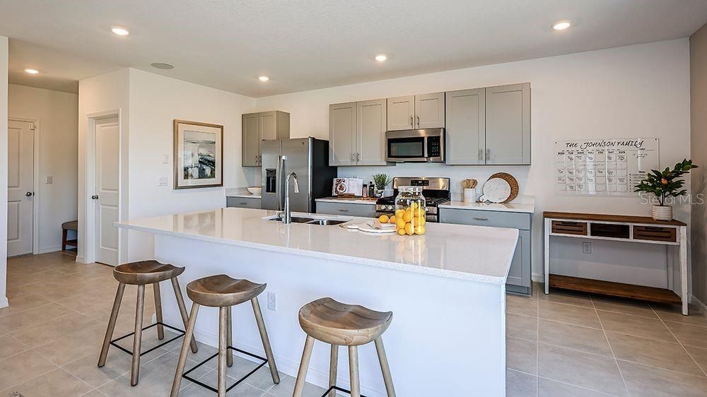 Activo con contrato: $416,000 (4 camas, 3 baños, 2303 Pies cuadrados)