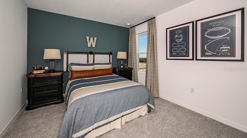 Activo con contrato: $416,000 (4 camas, 3 baños, 2303 Pies cuadrados)