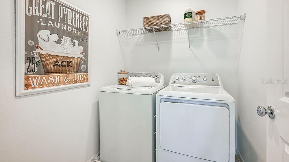 Activo con contrato: $416,000 (4 camas, 3 baños, 2303 Pies cuadrados)