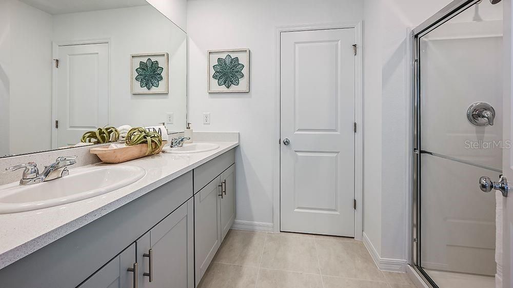 Activo con contrato: $416,000 (4 camas, 3 baños, 2303 Pies cuadrados)