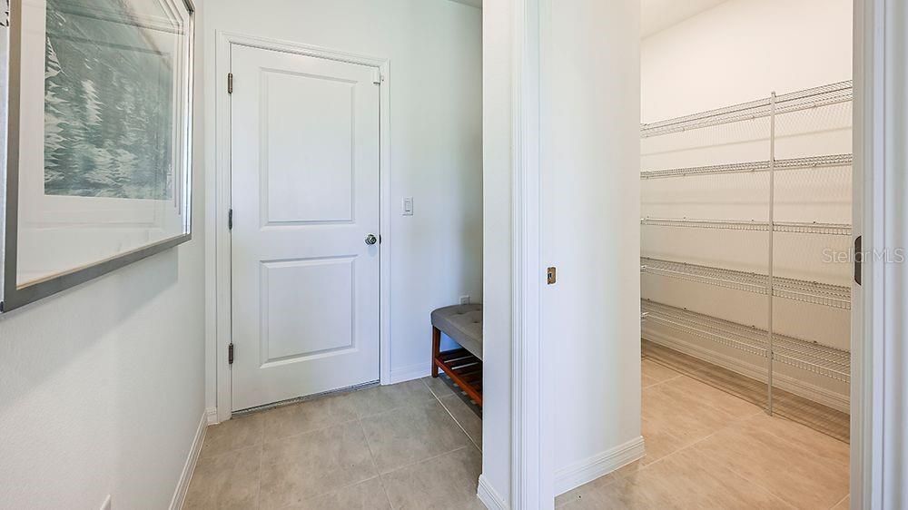 Activo con contrato: $416,000 (4 camas, 3 baños, 2303 Pies cuadrados)