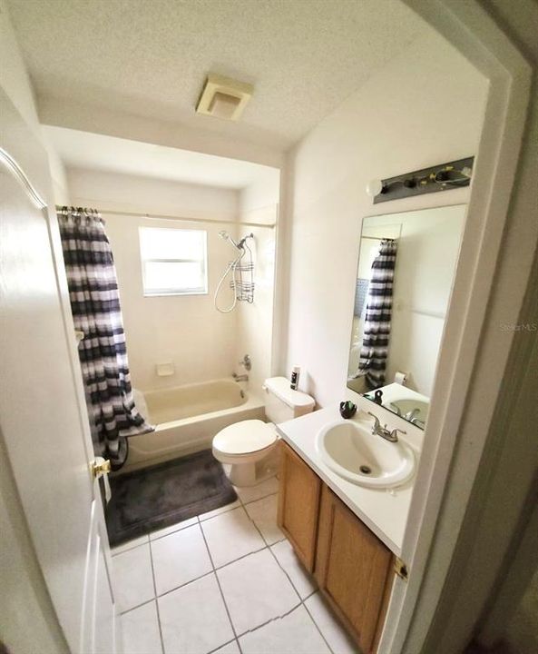 En Venta: $475,000 (4 camas, 2 baños, 1970 Pies cuadrados)