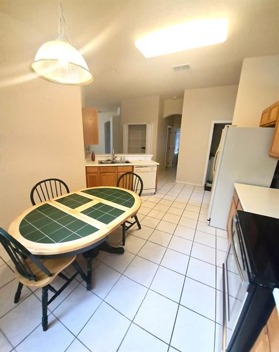 En Venta: $475,000 (4 camas, 2 baños, 1970 Pies cuadrados)