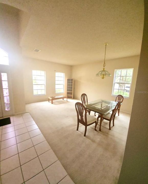 En Venta: $475,000 (4 camas, 2 baños, 1970 Pies cuadrados)