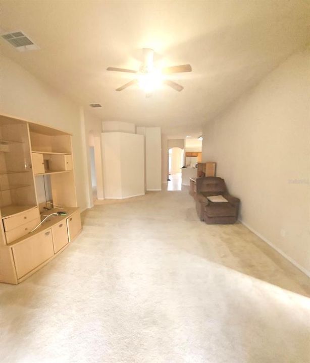 En Venta: $475,000 (4 camas, 2 baños, 1970 Pies cuadrados)