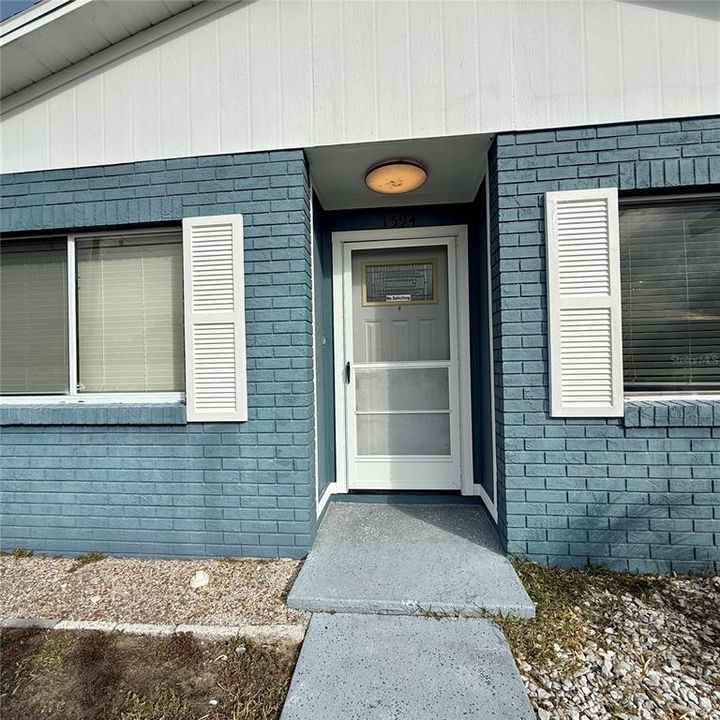 For Sale: $249,000 (2 beds, 2 baths, 896 Square Feet)