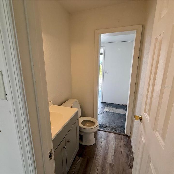 For Sale: $249,000 (2 beds, 2 baths, 896 Square Feet)