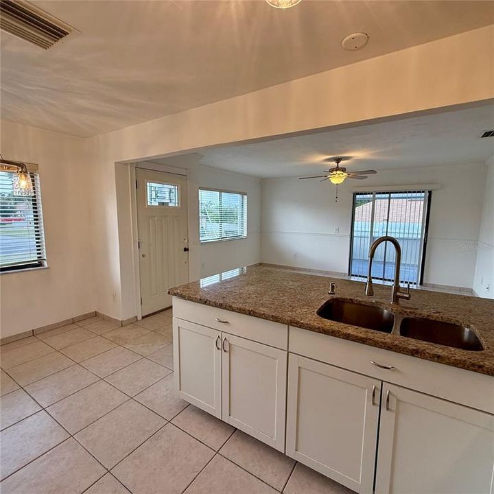 For Sale: $249,000 (2 beds, 2 baths, 896 Square Feet)
