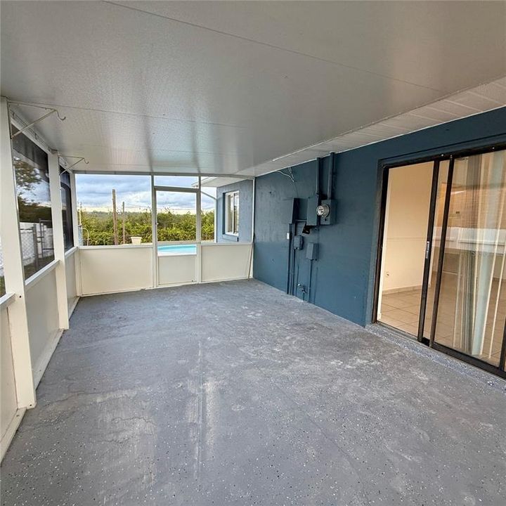 For Sale: $249,000 (2 beds, 2 baths, 896 Square Feet)