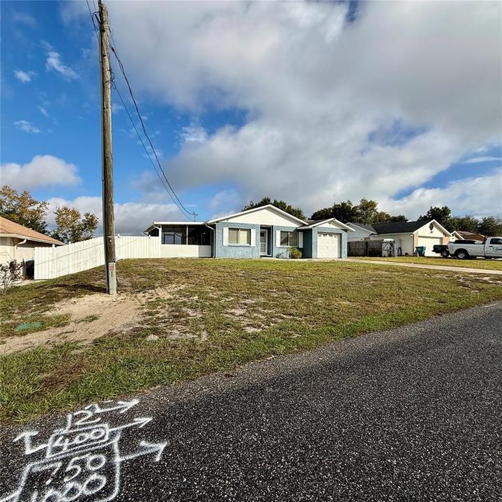 For Sale: $249,000 (2 beds, 2 baths, 896 Square Feet)