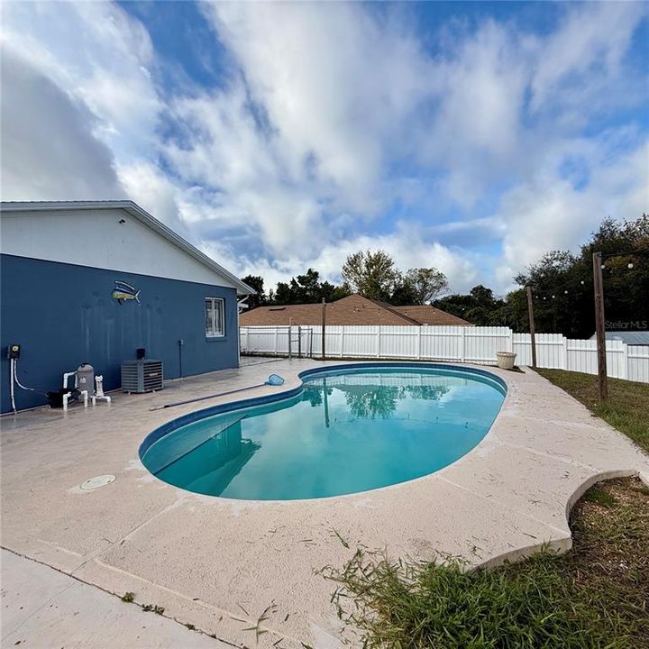 For Sale: $249,000 (2 beds, 2 baths, 896 Square Feet)