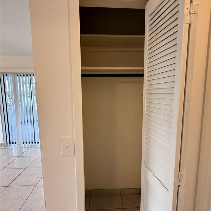 For Sale: $249,000 (2 beds, 2 baths, 896 Square Feet)