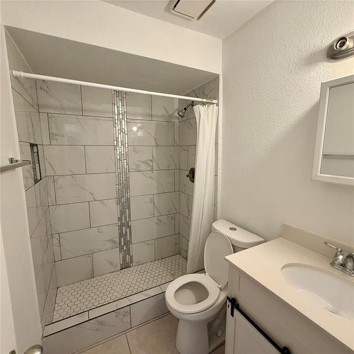 For Sale: $249,000 (2 beds, 2 baths, 896 Square Feet)