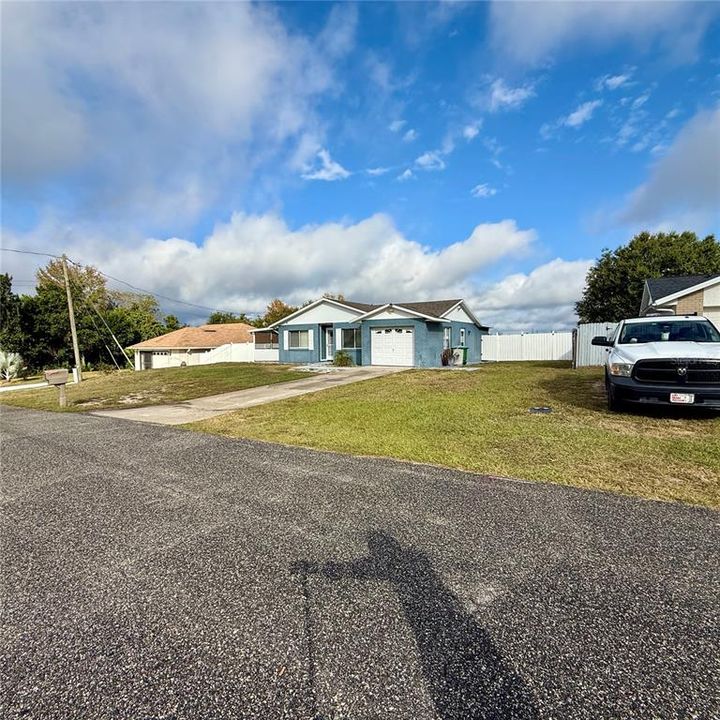 For Sale: $249,000 (2 beds, 2 baths, 896 Square Feet)