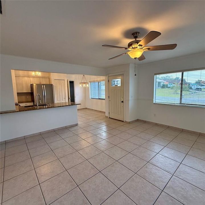 For Sale: $249,000 (2 beds, 2 baths, 896 Square Feet)