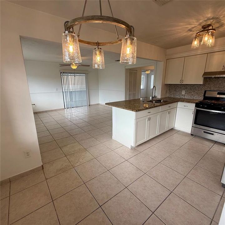 For Sale: $249,000 (2 beds, 2 baths, 896 Square Feet)