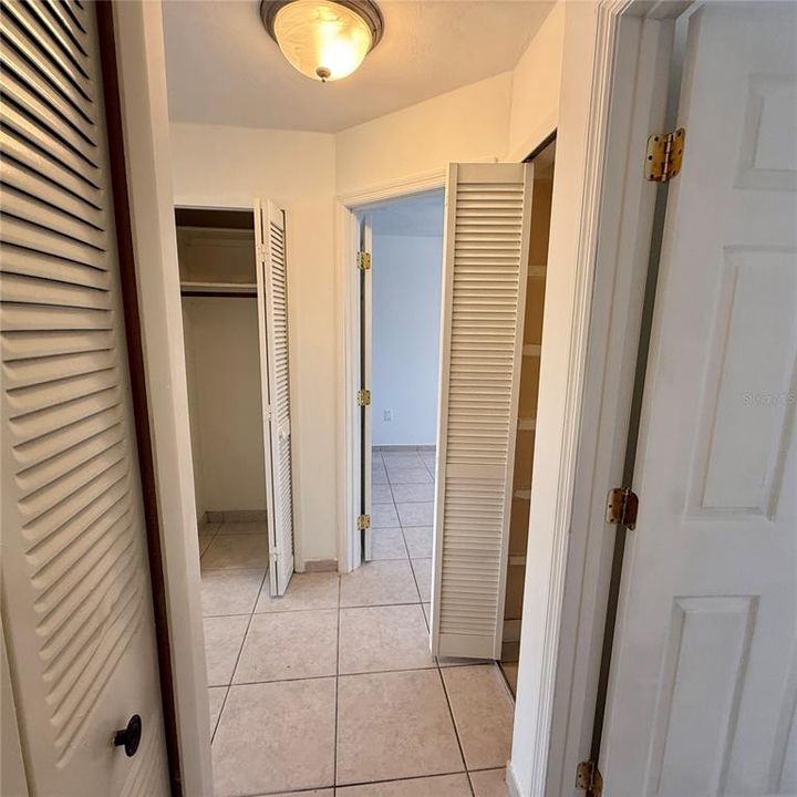 For Sale: $249,000 (2 beds, 2 baths, 896 Square Feet)