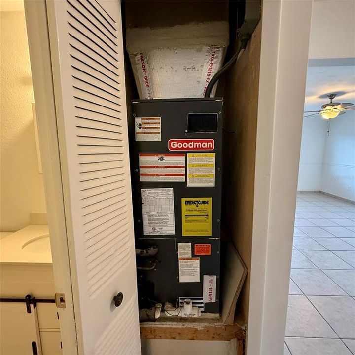 For Sale: $249,000 (2 beds, 2 baths, 896 Square Feet)